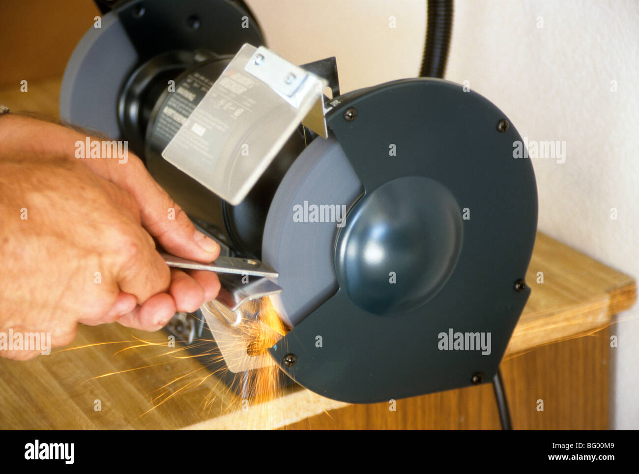 make adjust size fit safe safety skill workmanship handy hand tool