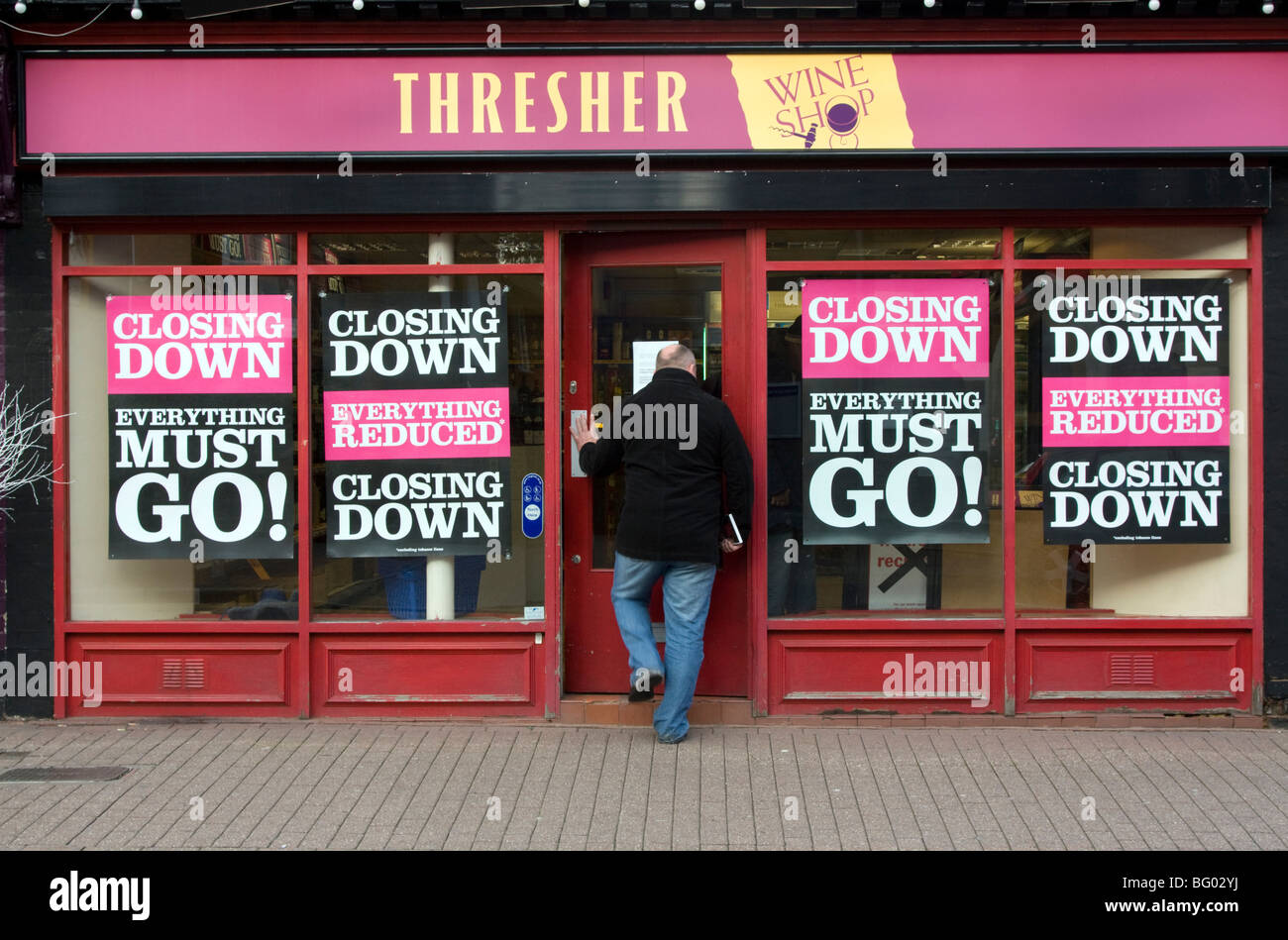Closing down sale Threshers Wine Shop Tring Herts Stock Photo Alamy