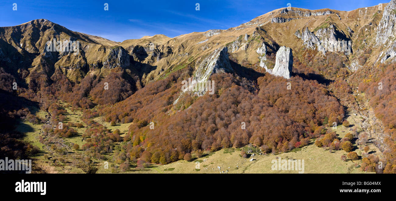 A panoramic view of the Chaudefour valley in Autumn. Vue panoramique de la vallée de Chaudefour en automne. Stock Photo