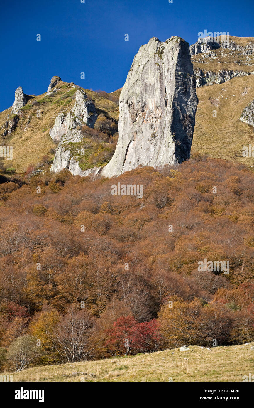 A view of the Chaudefour valley in Autumn. Vue panoramique de la vallée de Chaudefour en automne. Stock Photo