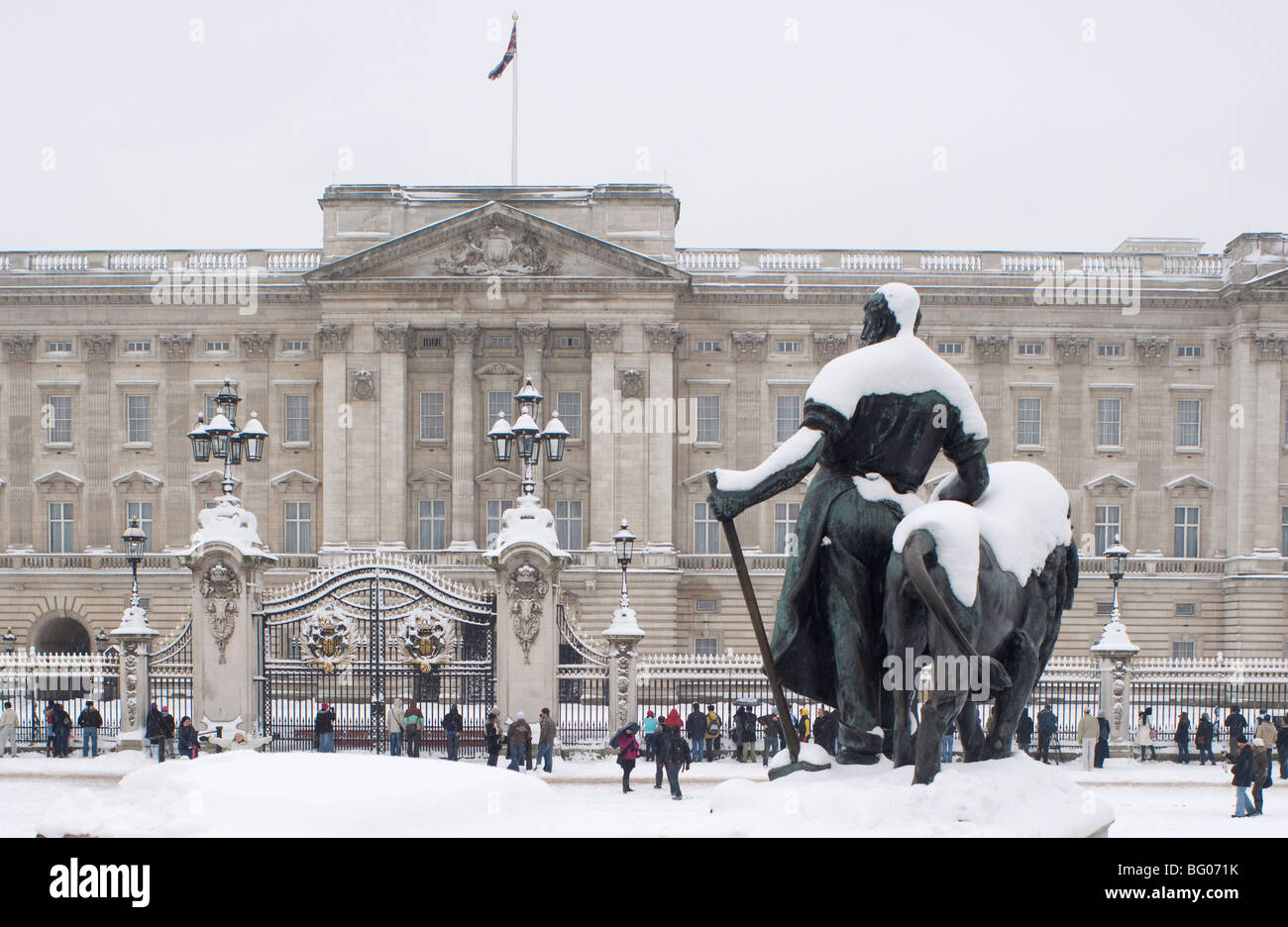 Buckingham Palace during a snow storm, London, England, United Kingdom, Europe Stock Photo