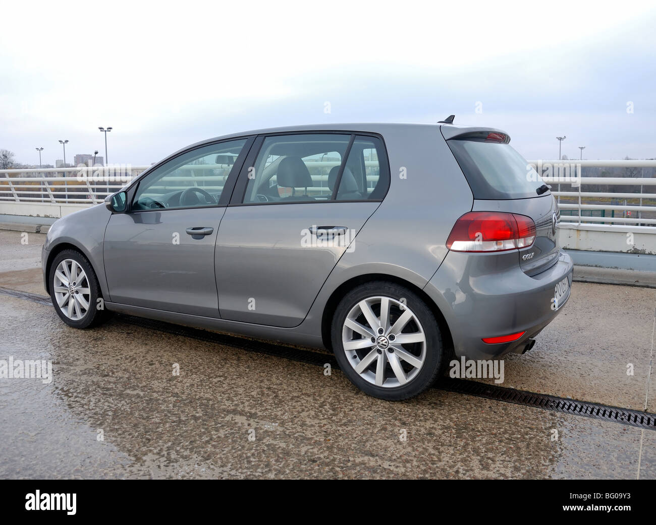 Volkswagen Golf VI 1.4 TSI DSG - 2009 - grey - five doors (5D) - compact car - parking space, exterior Stock Alamy
