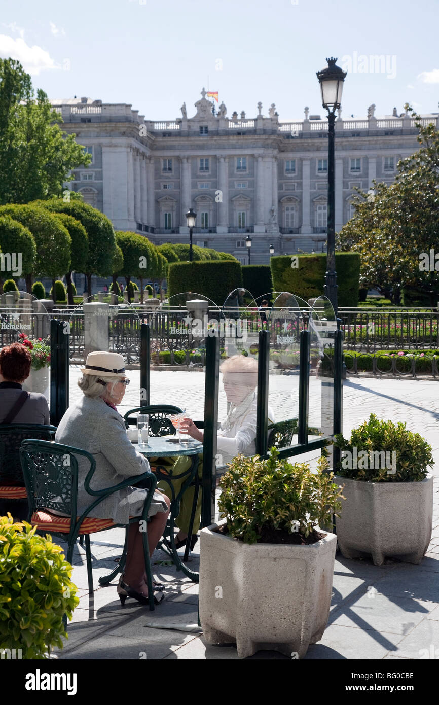 Tourists in fronto of Royal Palace, Jardines de Sabatini, Royal Palace, Palacio Real, Plaza de Oriente, Madrid, Spain Stock Photo