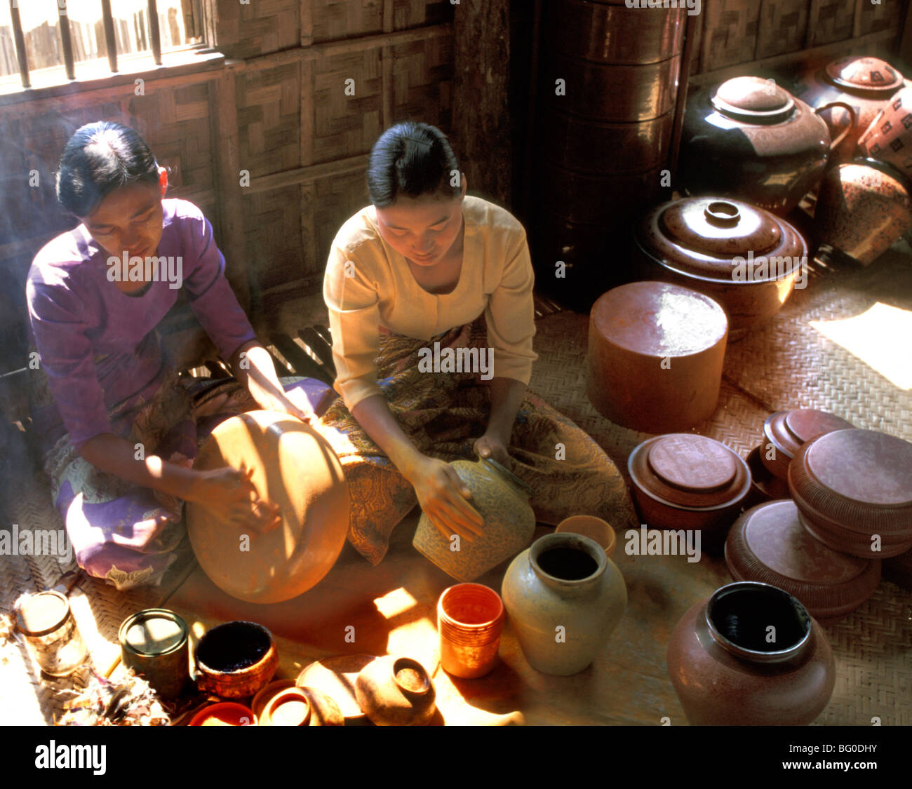Lacquer craftsman in Bagan (Pagan), Myanmar (Burma), Asia Stock Photo