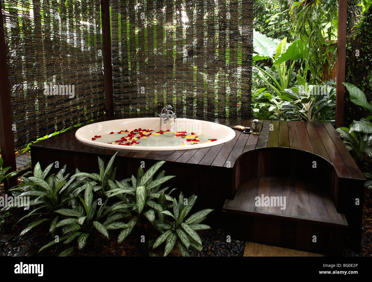 Outdoor bath hires stock photography and images Alamy