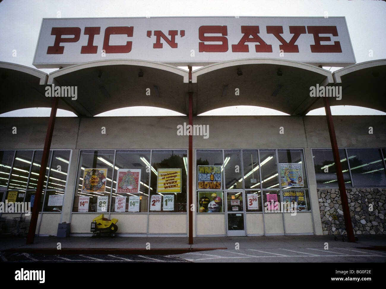 Pic n save hires stock photography and images Alamy
