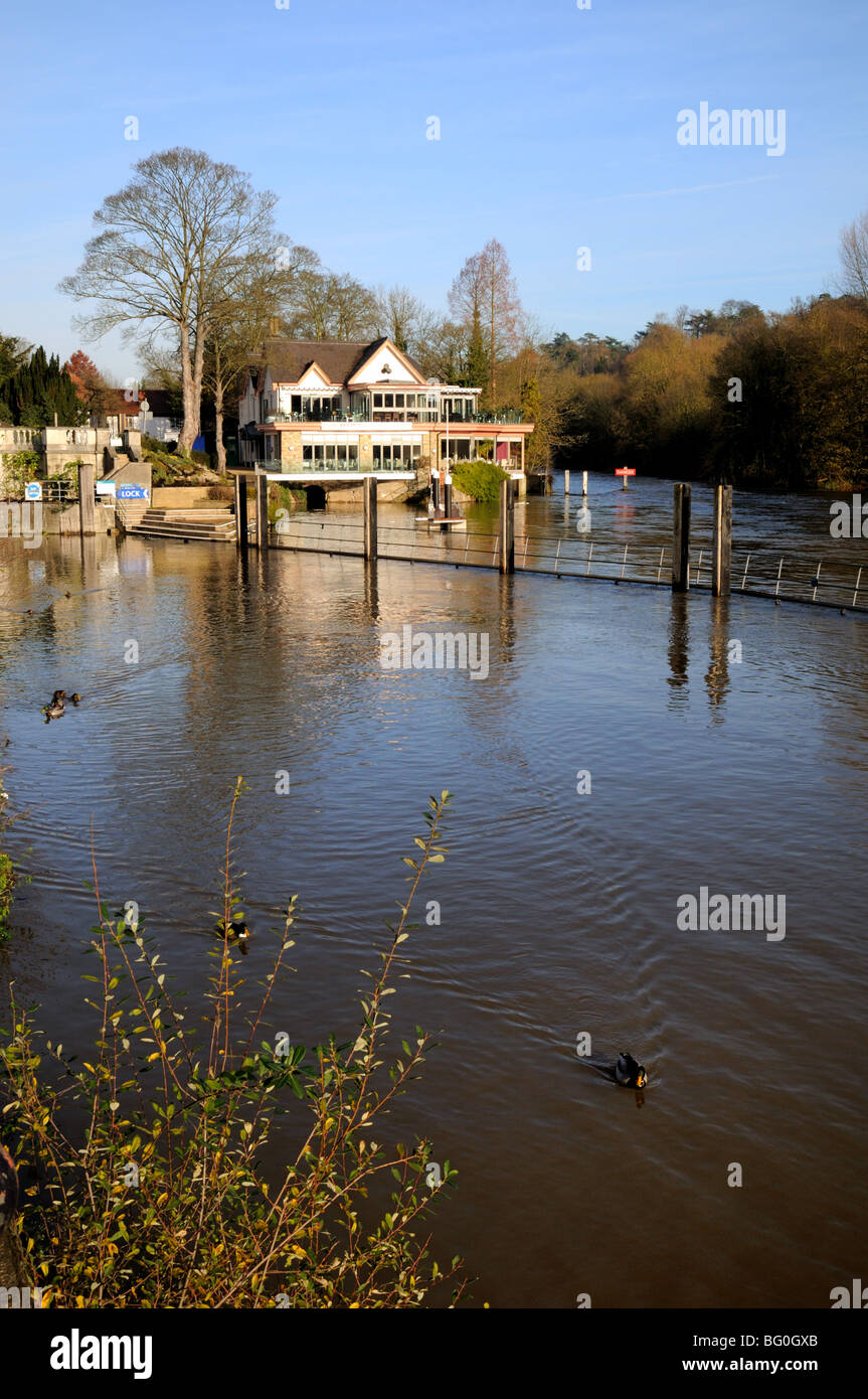 Boulters Lock Hotel Maidenhead England Stock Photo Alamy
