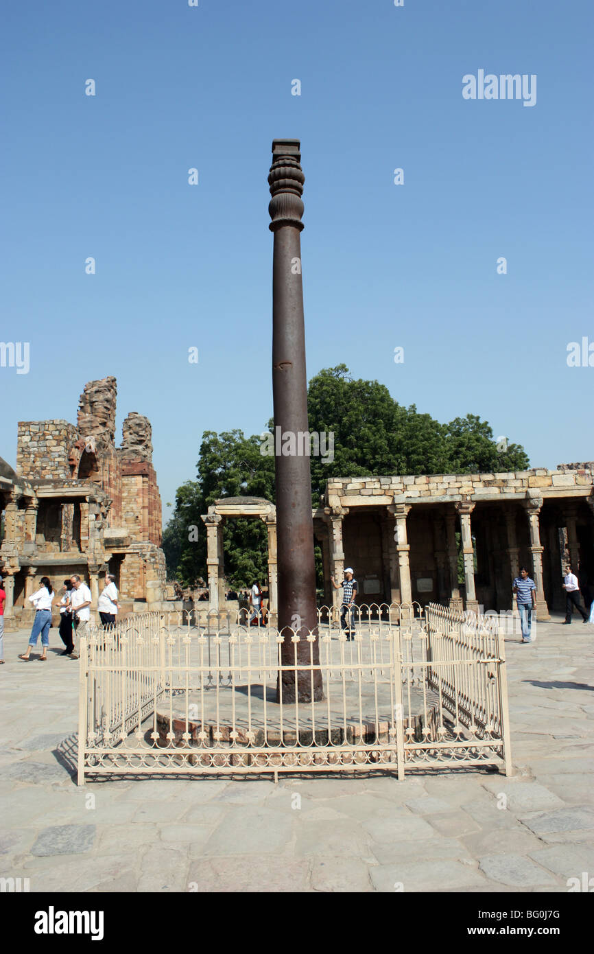 Iron pillar in Qutb area near minar Stock Photo Alamy