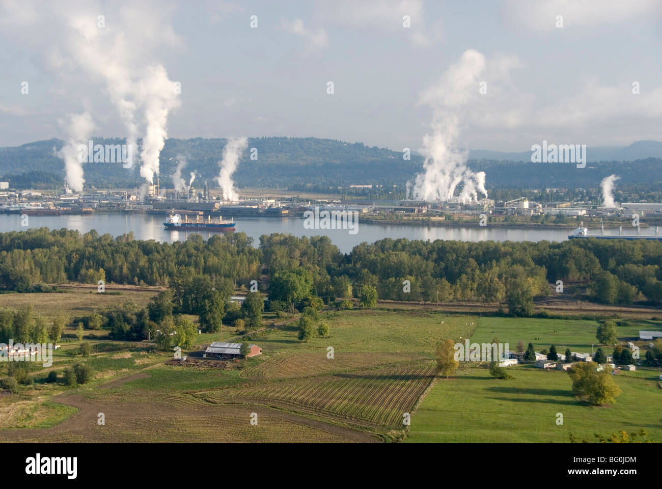 Lumber mills along Columbia River, Kelso, Washington State, United