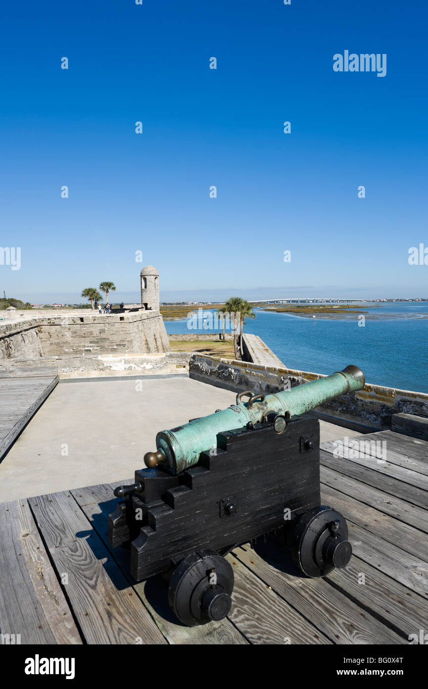 Cannon on the San Agustin Bastion of the upper level of the Castillo de San Marcos, St Augustine, Florida, USA Stock Photo