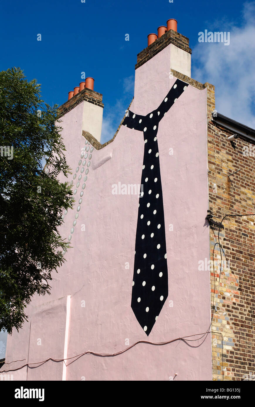 Mural Of A tie Painted On The Wall Of A Victorian House Deptford mural-of-a-tie-painted-on-the-wall-of-a-victorian-house-deptford