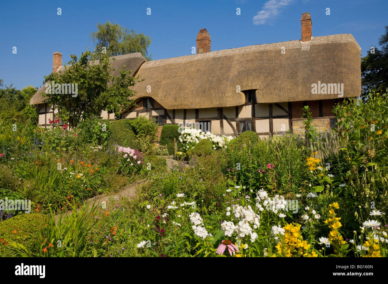 The thatched cottage at shottery hi-res stock photography and images ...