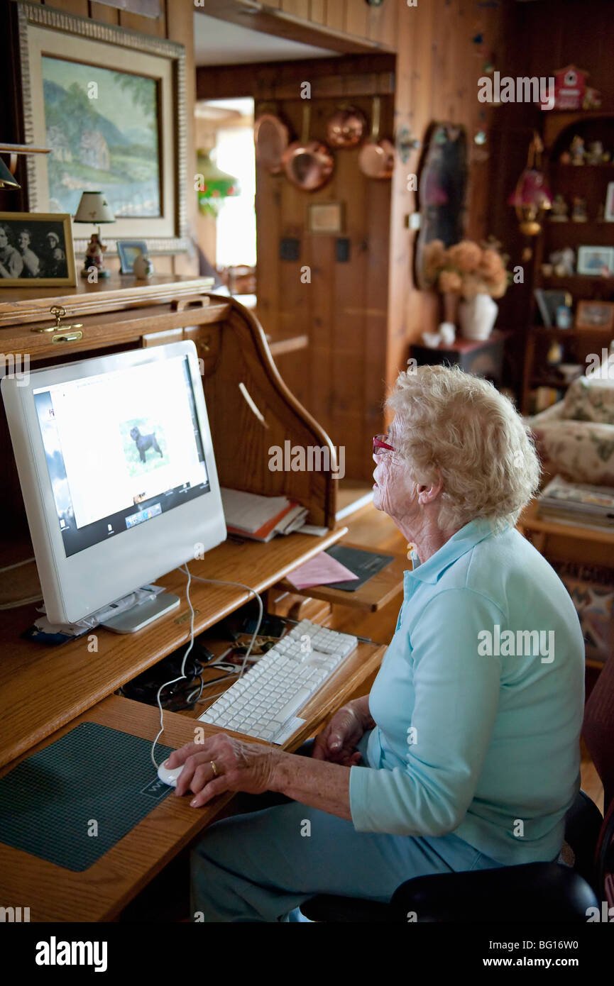 Observing computer hi-res stock photography and images - Alamy