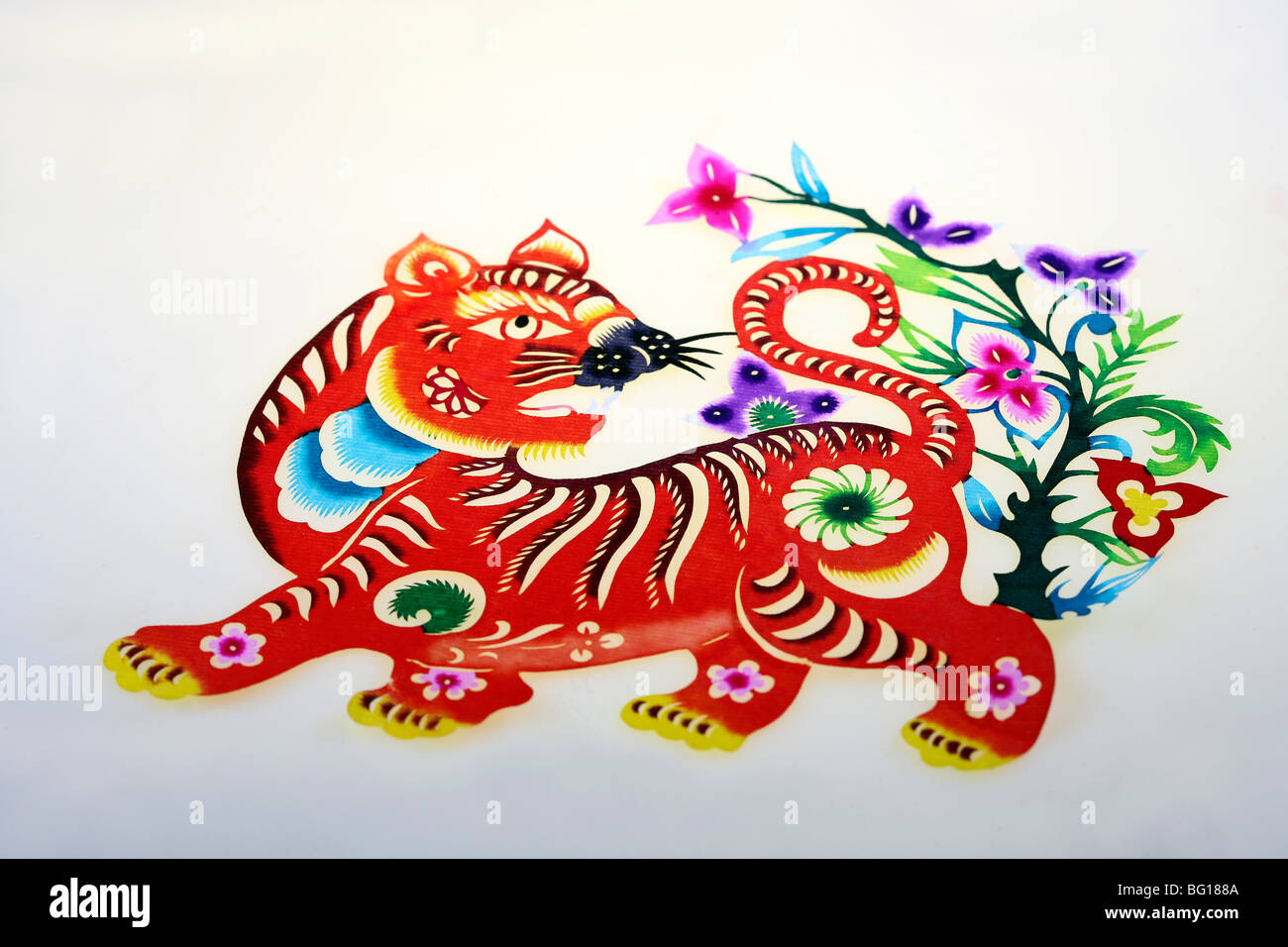 100-tiger paper-cutting scroll made to greet year of the tiger-Rednet