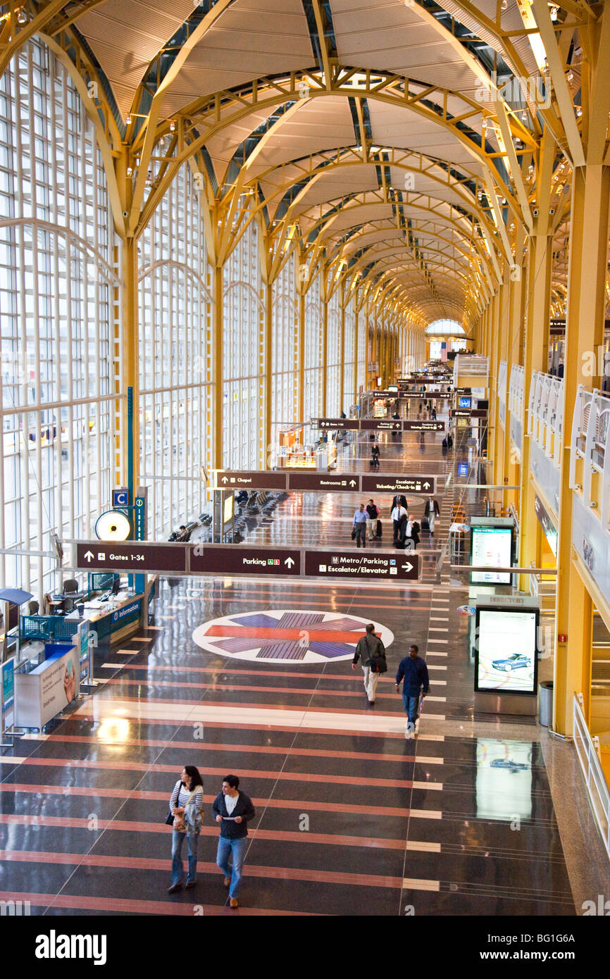 Ronald Reagan National Airport old terminal interior Stock Photo - Alamy