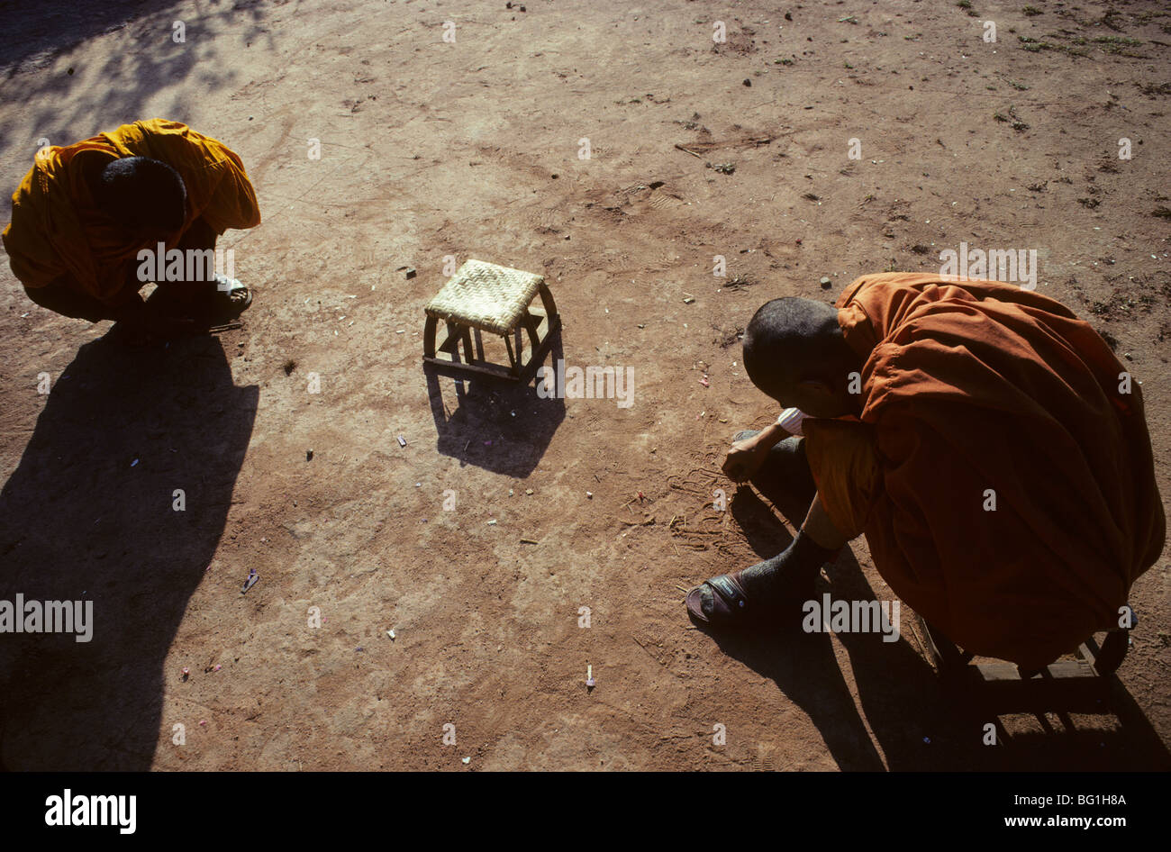 China yunnan province buddhist monks hi-res stock photography and ...