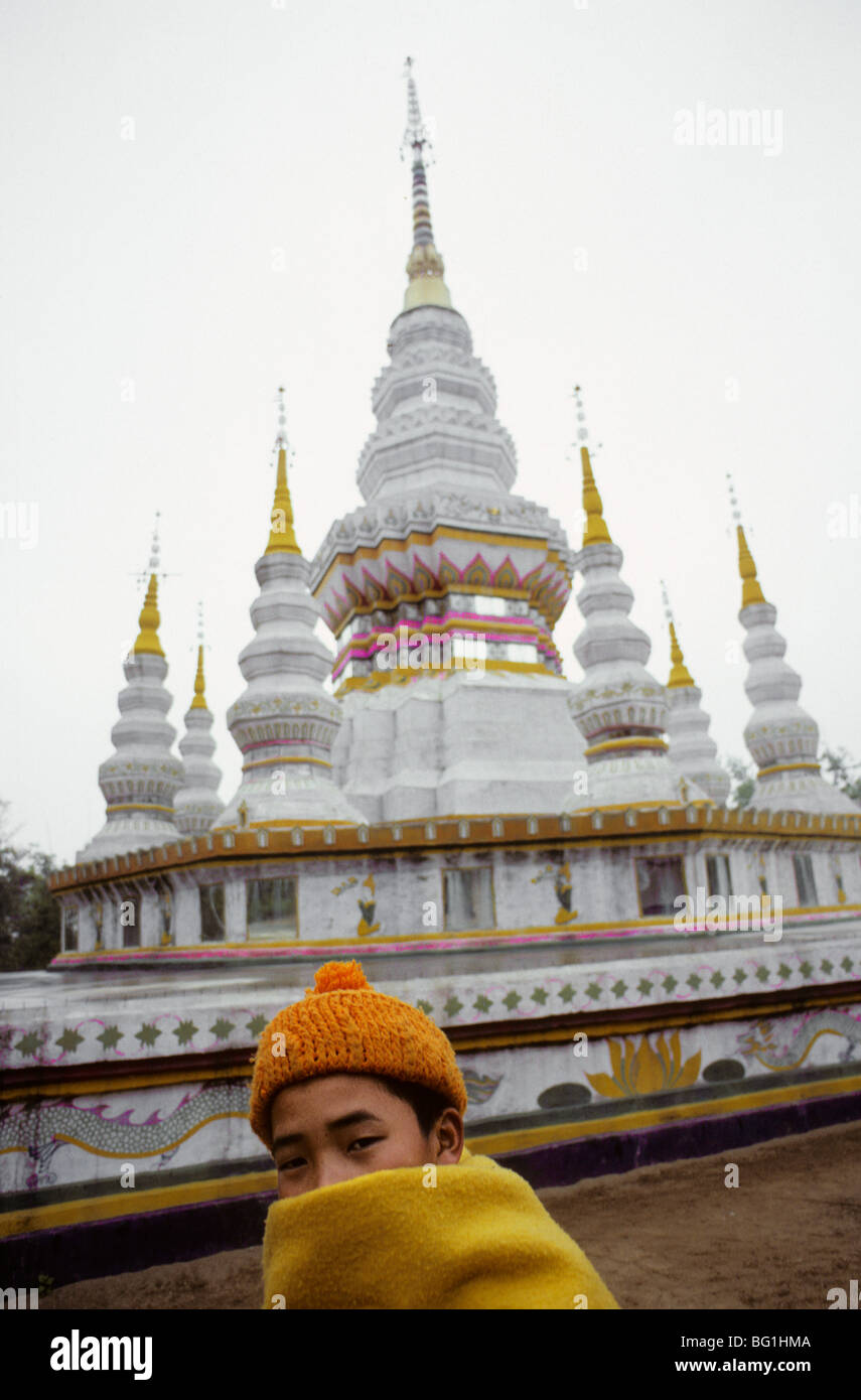 Buddhist monk yunnan china hi-res stock photography and images - Alamy