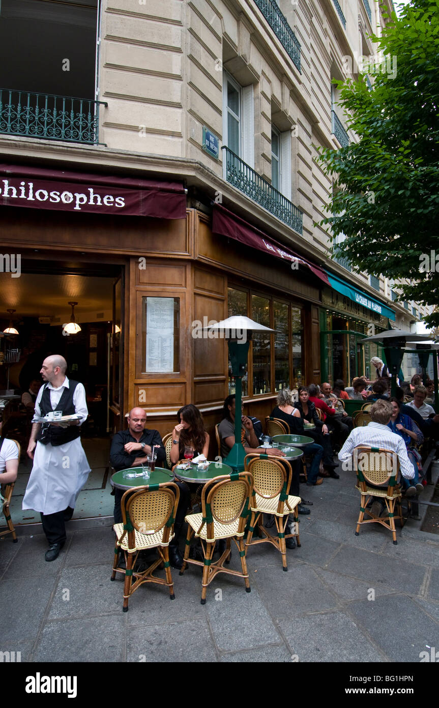 24 Rue Vieille Du Temple 75004 Paris Les Philosophes Brasserie, Rue Vieille du Temple, Marais Quarter, Paris,  France, Europe Stock Photo - Alamy