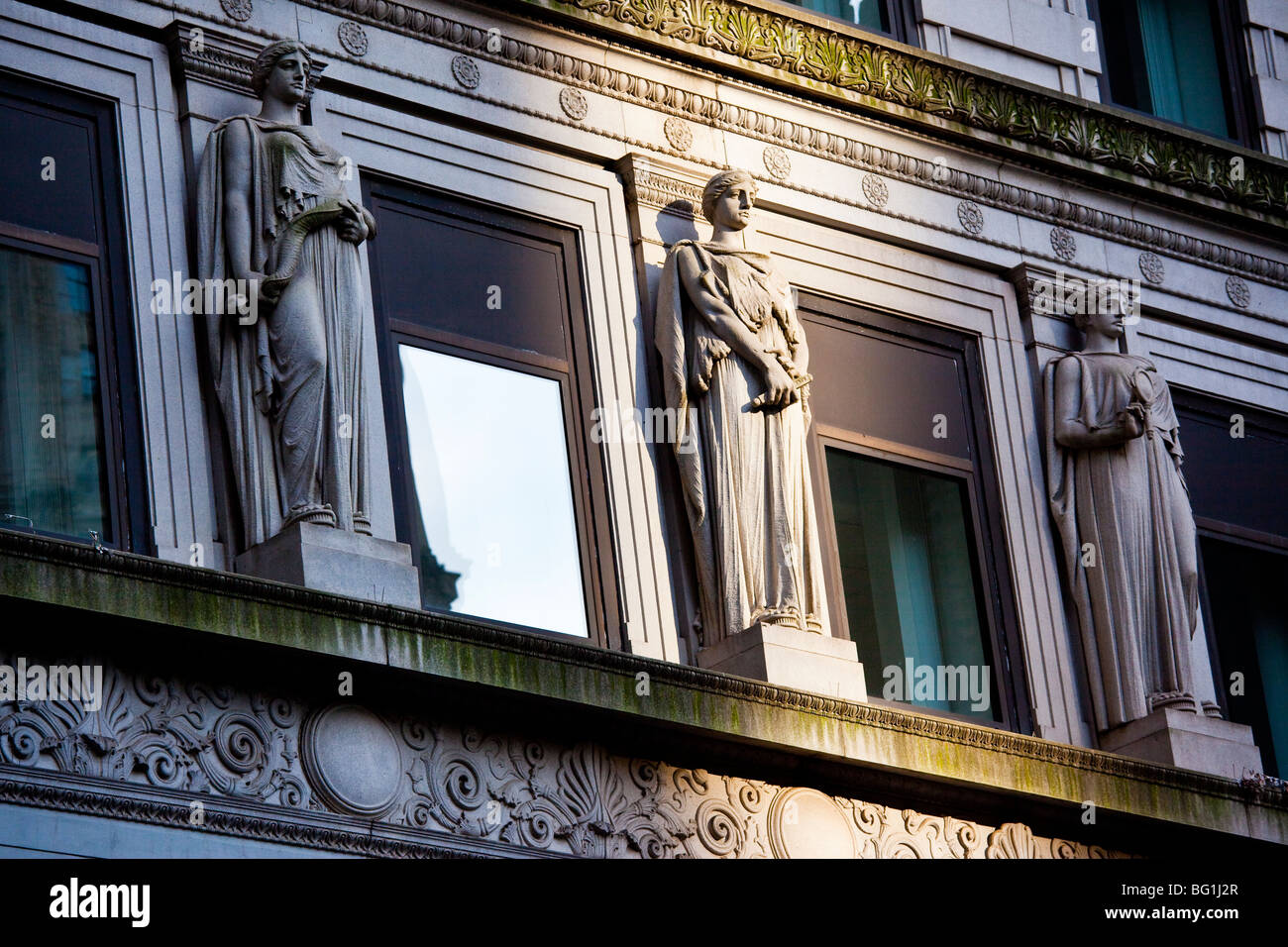 Art deco architecture detail hi-res stock photography and images - Alamy