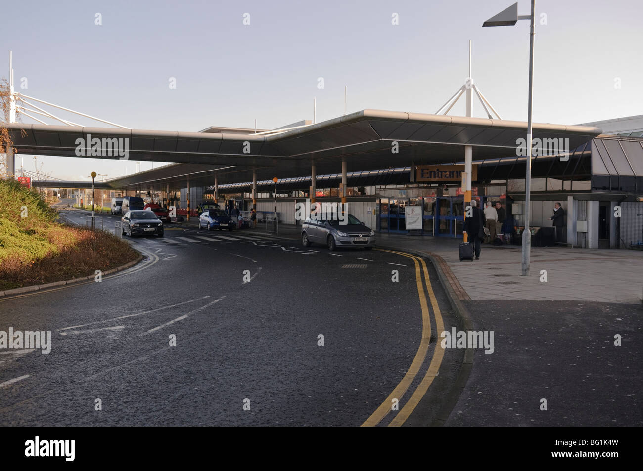 Cars at the front entrance of Belfast International Airport in 2009
