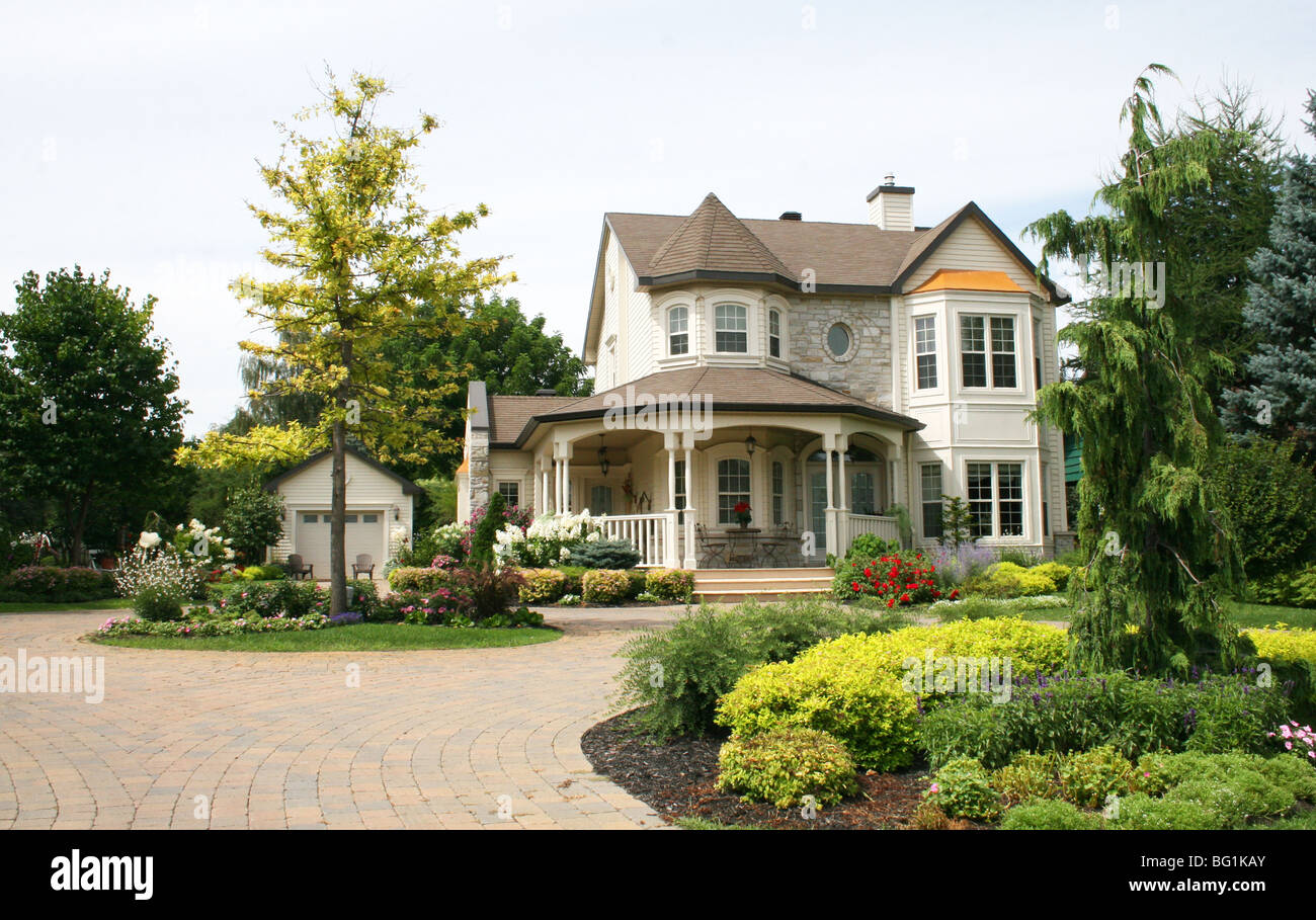 A luxurious house in a rural setting with landscaped gardens and unistone driveway Stock Photo