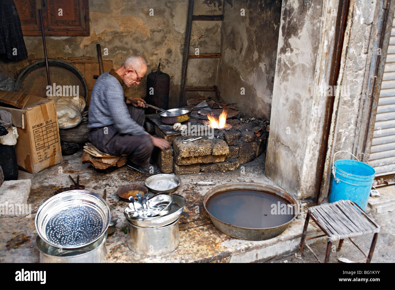 Tinsmith at work, Aleppo, Syria Stock Photo