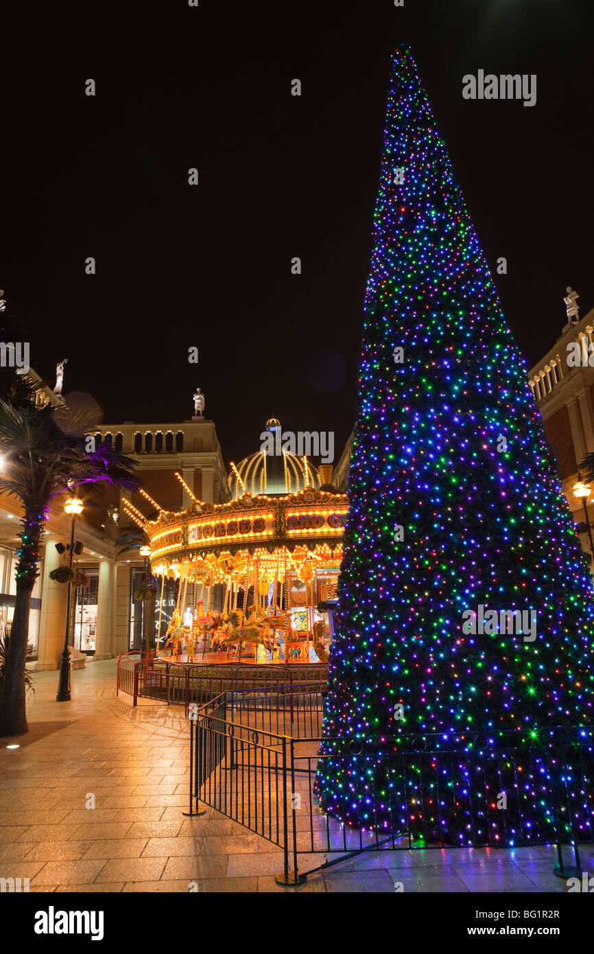UK, England, Manchester, Trafford Centre shopping mall, Barton Square