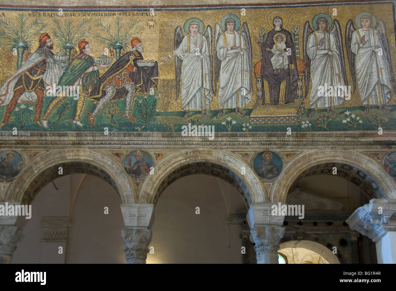 Mosaic depicting Three Kings bringing gifts to the Holy Child, Basilica di Sant'Apollinare Nuovo, Ravenna, Emilia-Romagna, Italy Stock Photo