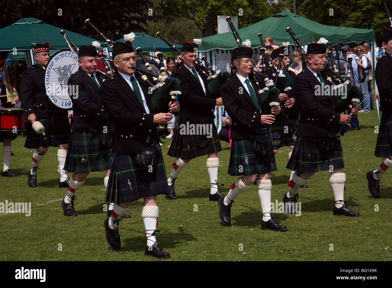 Scottish pipers hi-res stock photography and images - Alamy