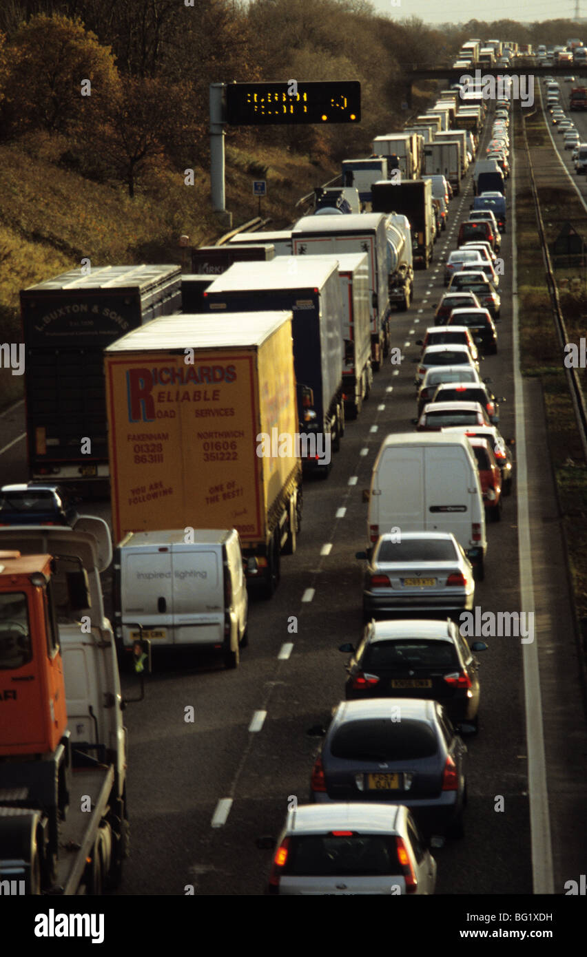 Long Queue Of Traffic Near To M6 Junction 17 Stock Photo