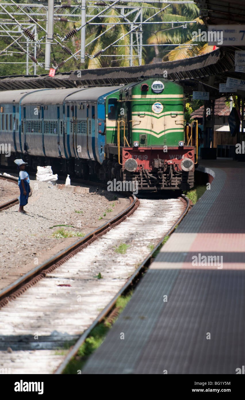 Kannur Express arriving at Ernakulam Town Station Stock Photo Alamy
