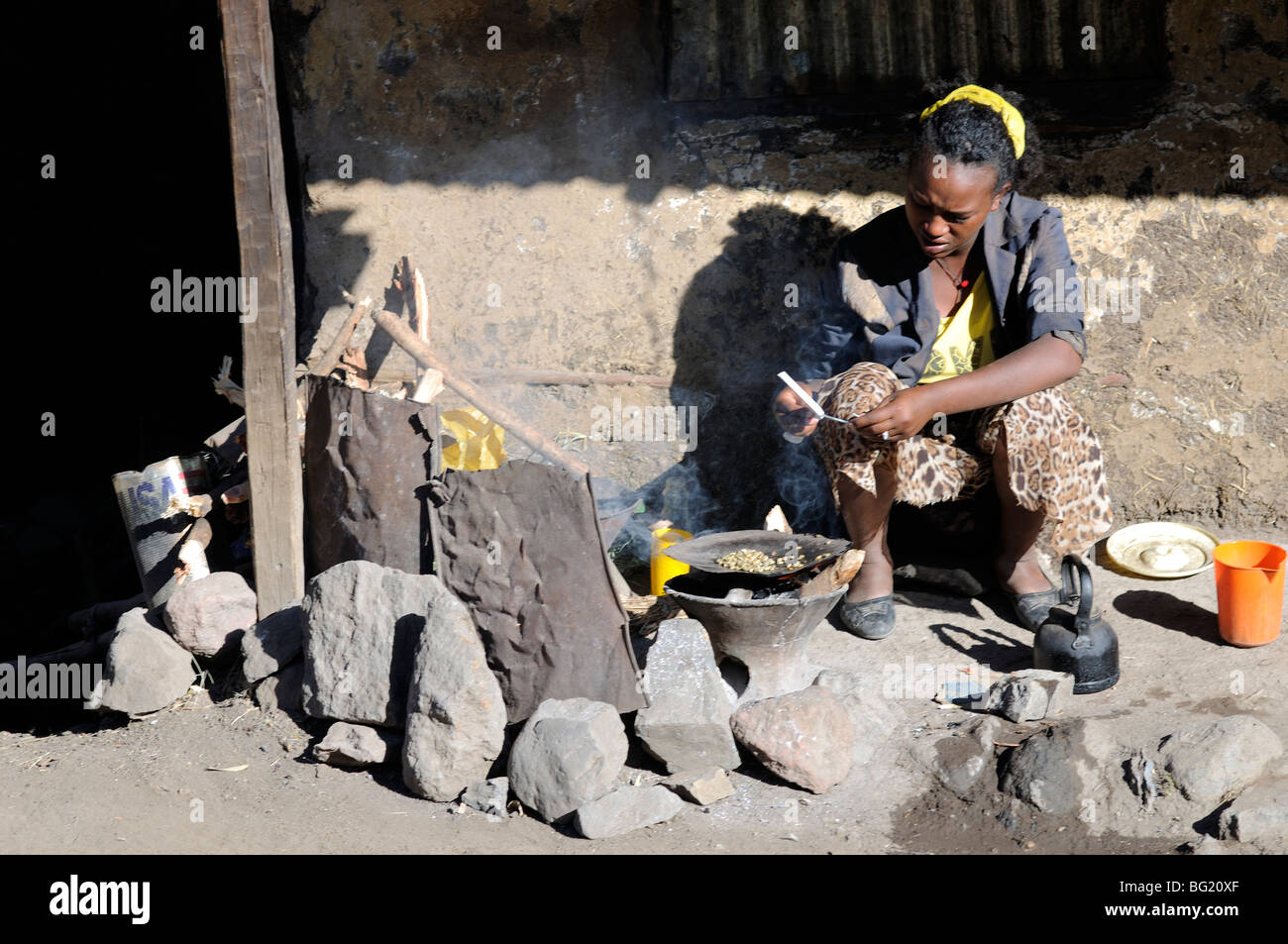 Ethiopian woman cooking hires stock photography and images Alamy