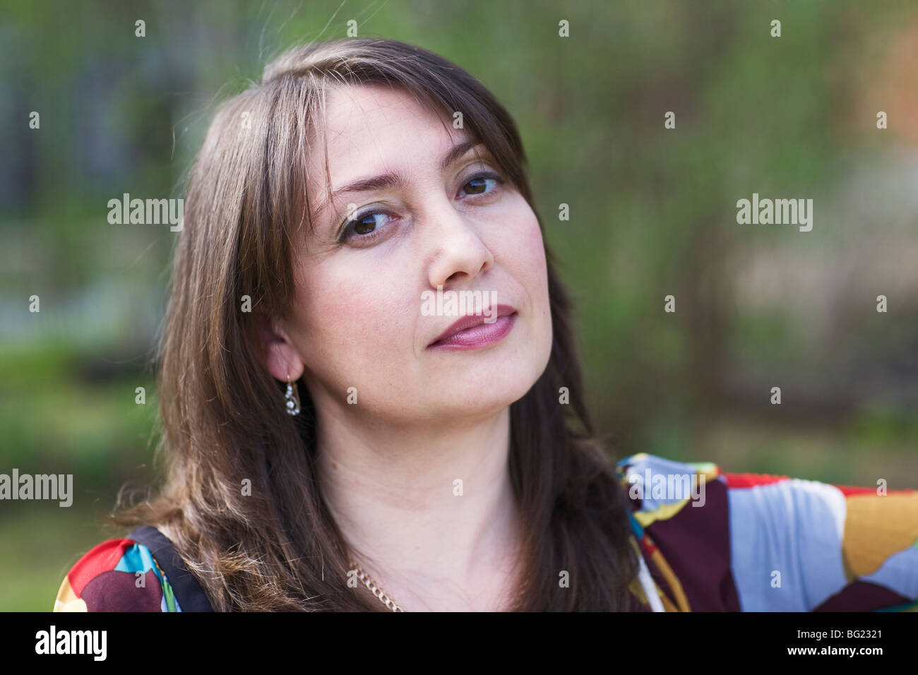 Portrait of woman with brown hair Stock Photo - Alamy