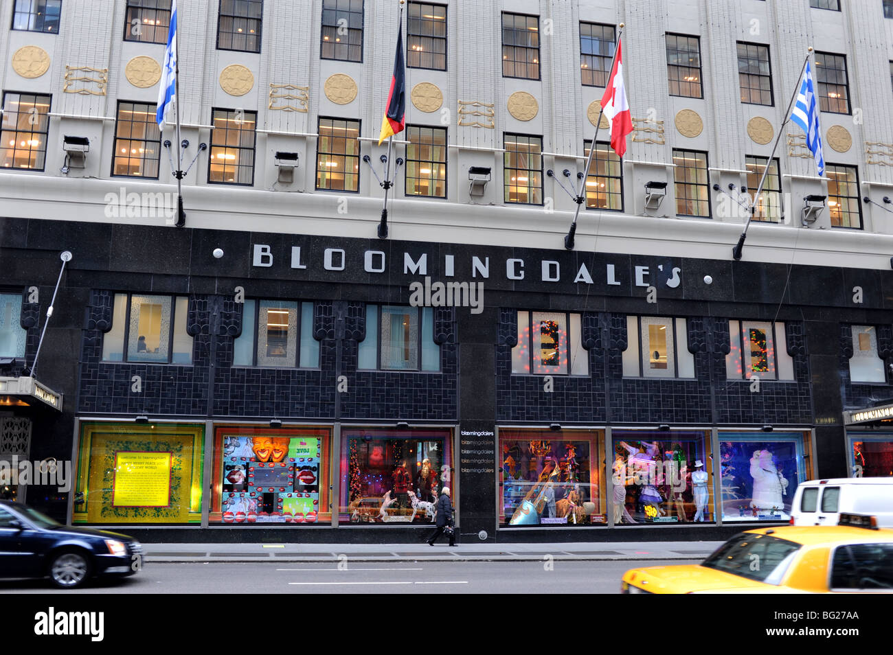 Bloomingdale&#39;s store in Midtown Manhattan New York USA decorated for Stock Photo: 27094546 - Alamy