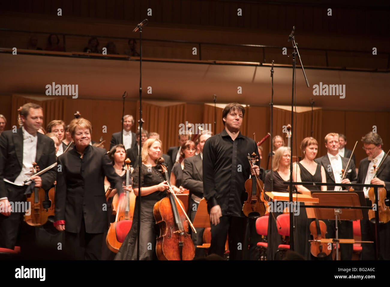 Swedish Radio symphony orchestra with conductor Marin Alsop and soloist violinist Joshua Bell Stock Photo