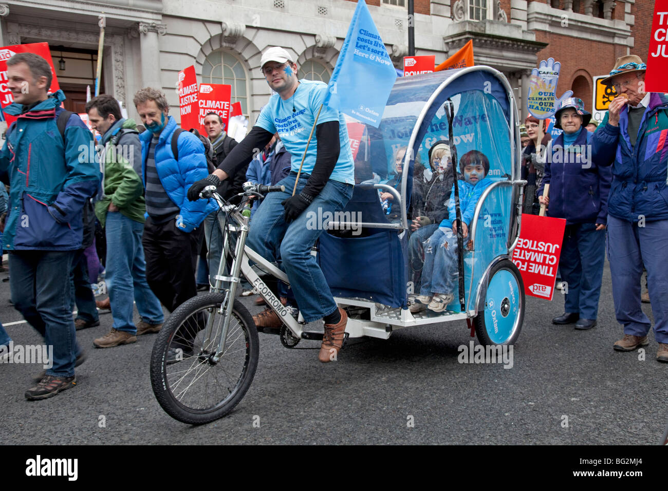 Blue OXFAM trishaw tricycle taxi The Wave Climate Change March London December 5 2009 Stock Photo