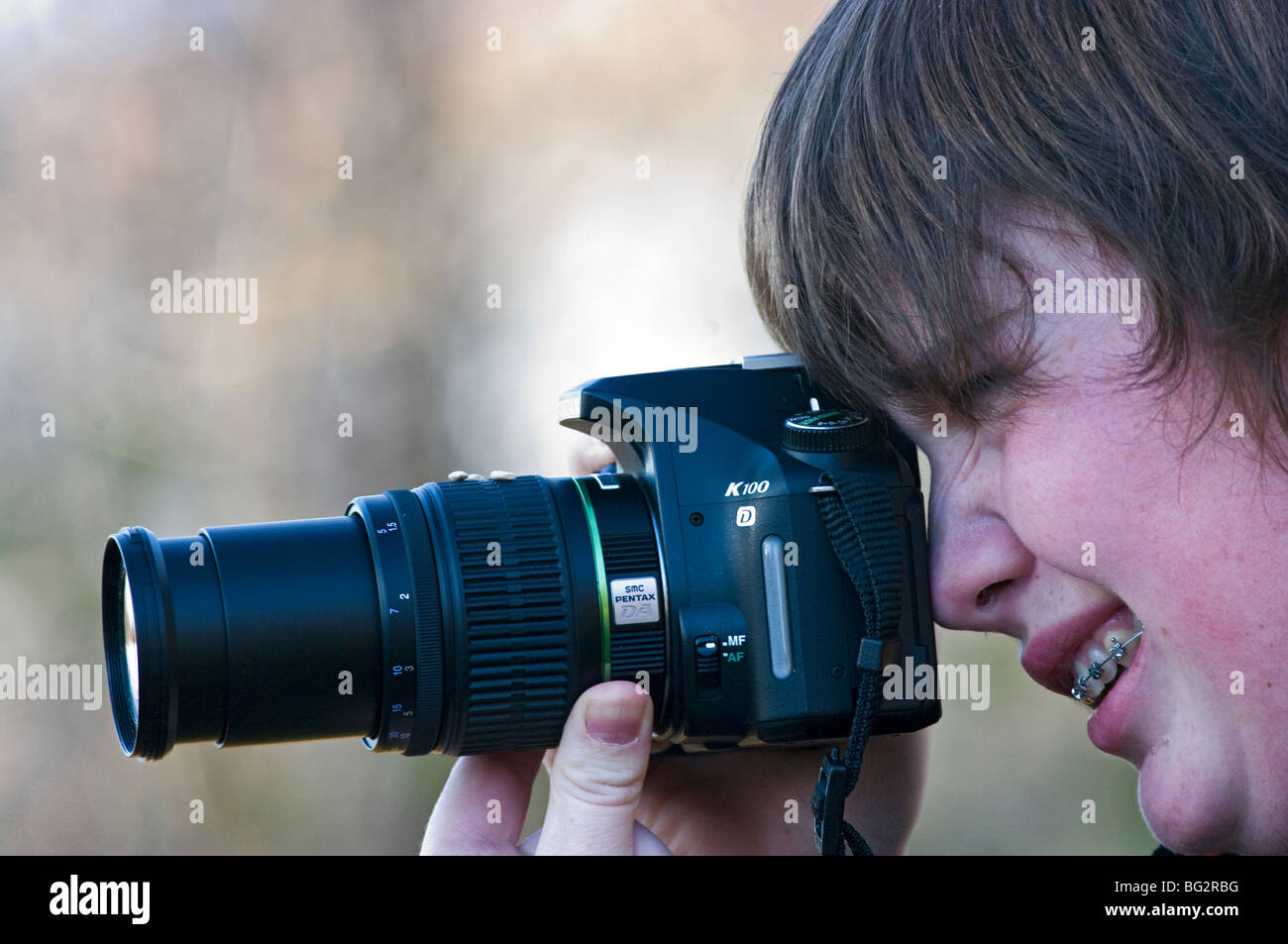 Teenager using SLR camera Stock Photo - Alamy