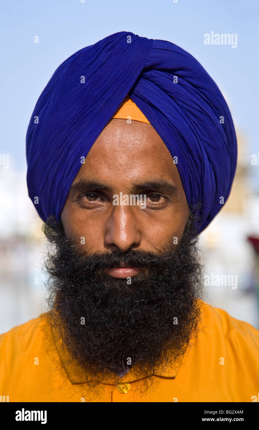Sikh guardian. The Golden Temple. Amritsar. Punjab. India Stock Photo