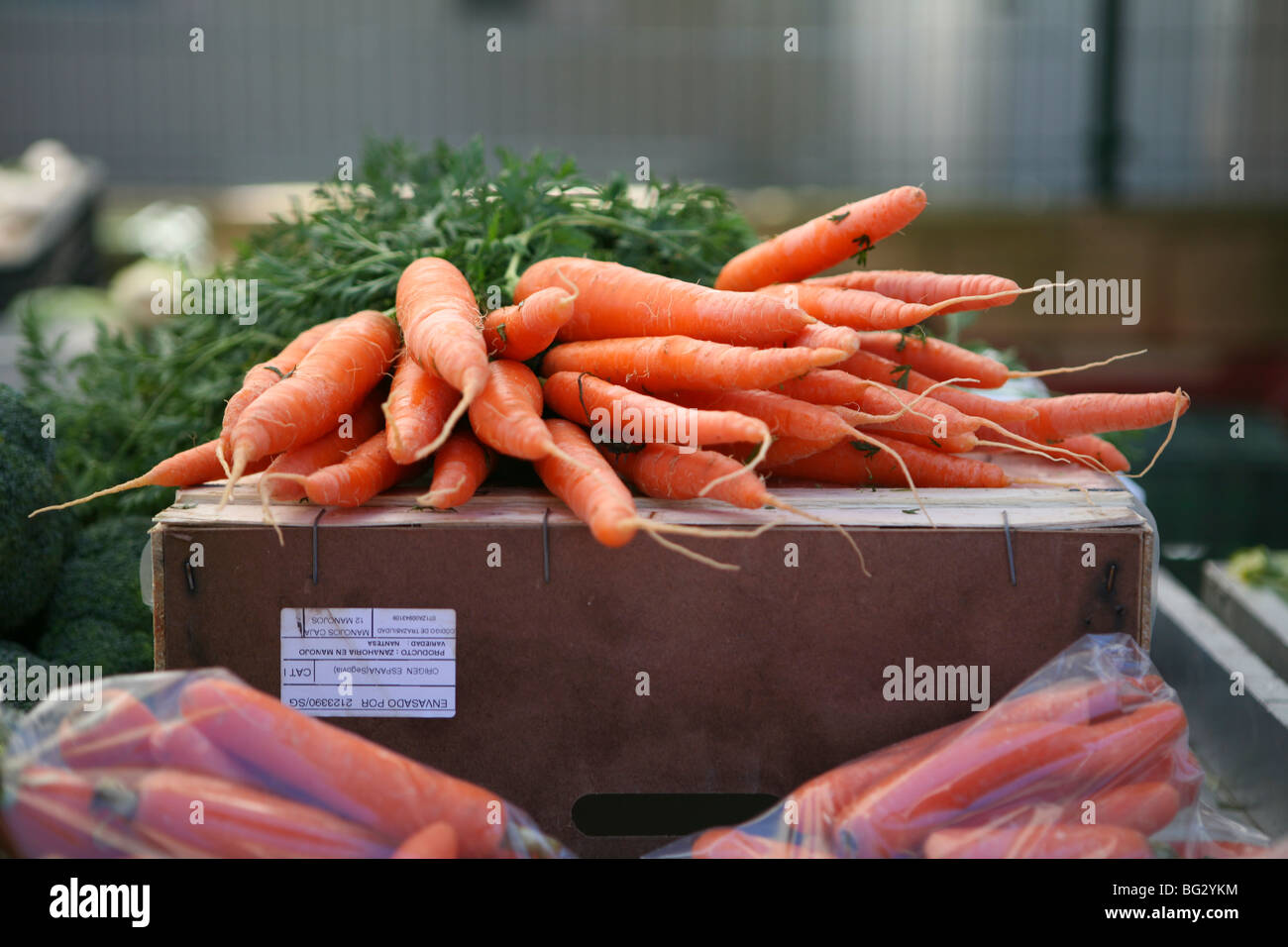 Bunch of carrots for sale at a Spanish market Stock Photo Alamy