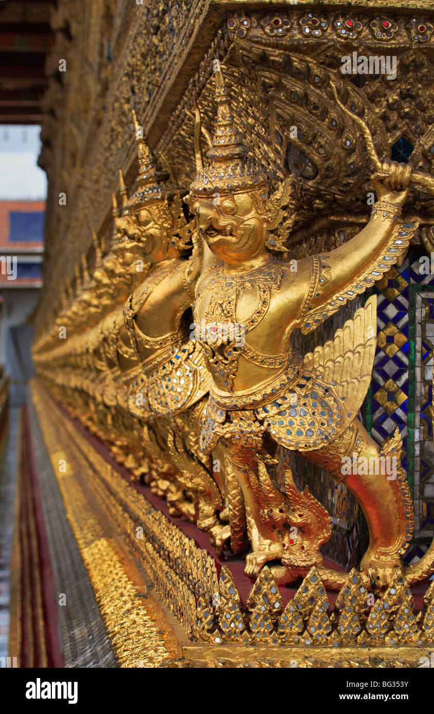 Buddha figurines thailand hi-res stock photography and images - Alamy