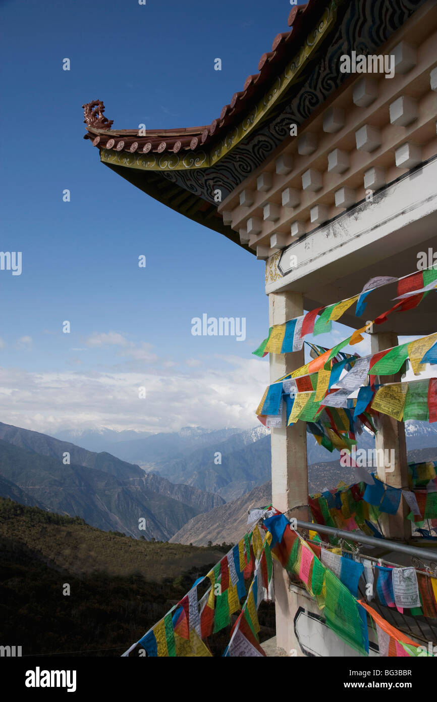 Buddhist stupa and prayer flags, Deqin, called Shangri-La, near the Tibetan Border, Shangri-La region, Yunnan Province, China Stock Photo