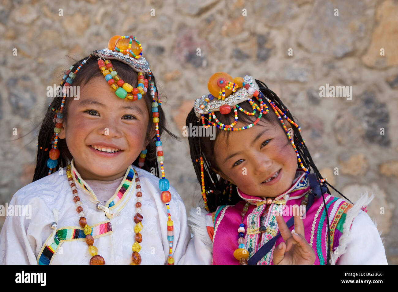 Tow girls of Naxi minority people, Shangri-La, formerly Zhongdian, Shangri-La region, Yunnan Province, China, Asia Stock Photo