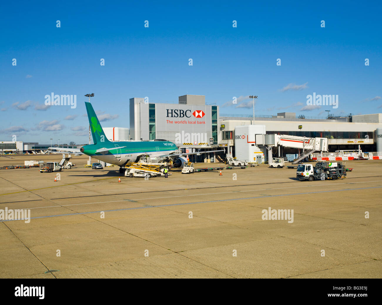 Airliner loading gate hires stock photography and images Alamy