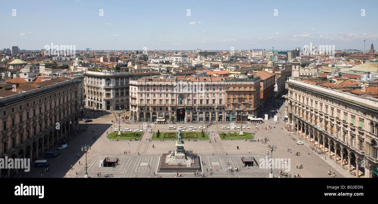 Piazza del Duomo (Cathedral Square), Milan, Lombardy, Italy, Europe