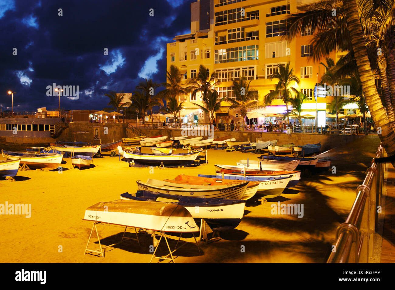Fishing boats on beach in front of restaurants. La Puntilla, Playa de Las Canteras, Las Palmas, Gran Canaria, Canary islands Stock Photo