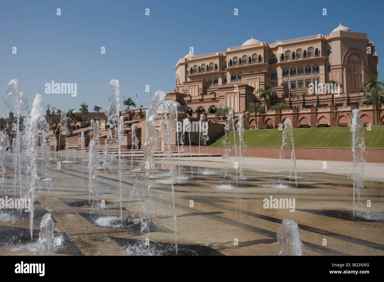 Fountains in front of the lavish Emirates Palace Hotel, Abu Dhabi, United Arab Emirates, Middle East Stock Photo