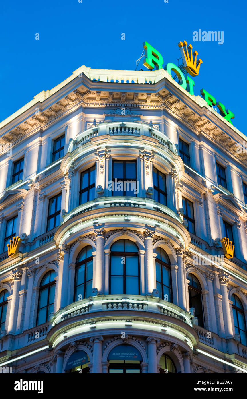 beleuchtetes Gebäude in der Kärntner Straße, Wien, Österreich | Kärntner street, Vienna, Austria Stock Photo