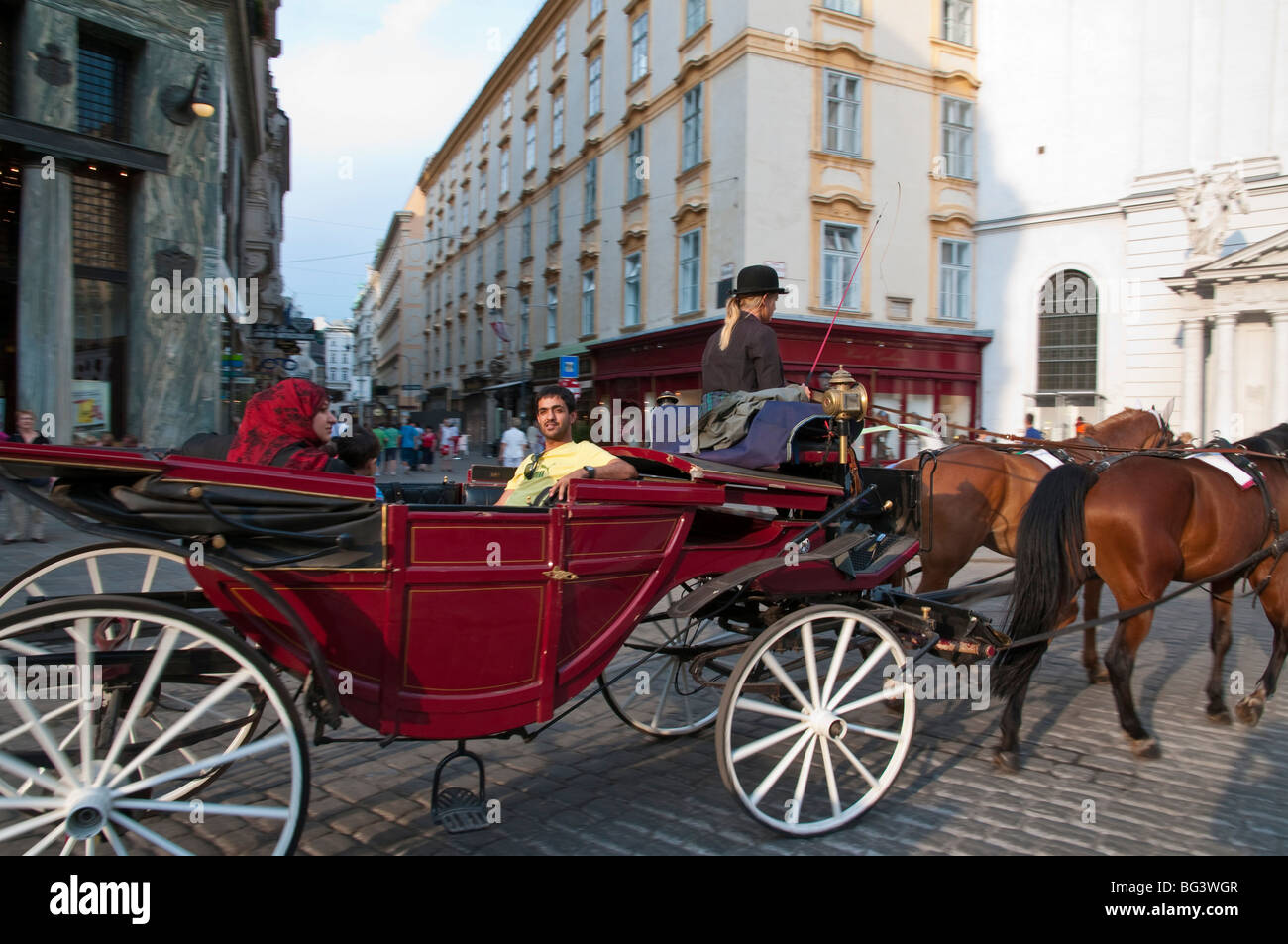 Fiaker am Michaelerplatz, Wien, Österreich | Fiaker (horse carriage ...