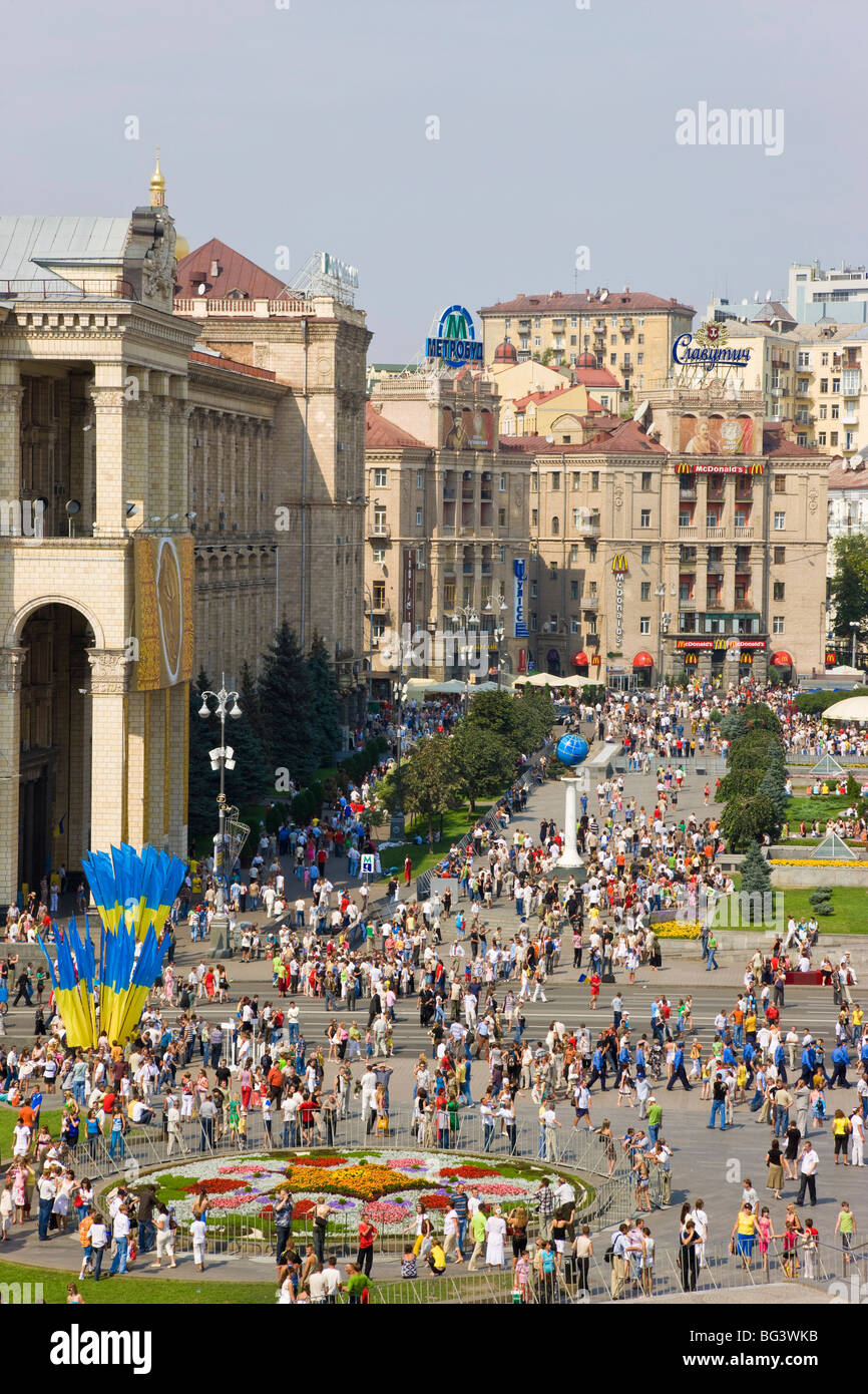 Independence Day, Ukrainian national flags flying in Maidan Nezalezhnosti (Independence Square), Kiev, Ukraine, Europe Stock Photo