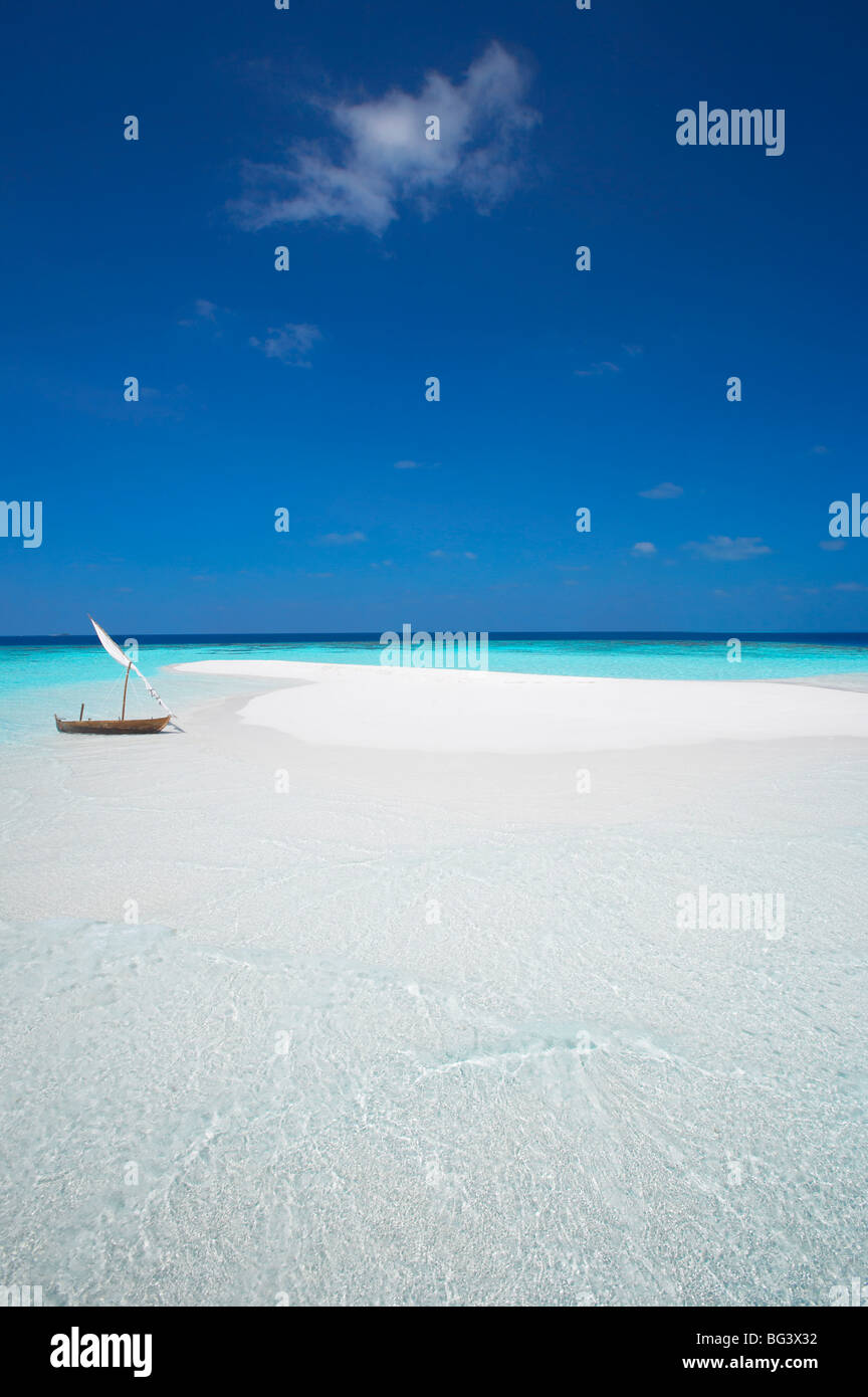 Dhoni and sand bank, Male Atoll, Maldives, Indian Ocean, Asia Stock Photo